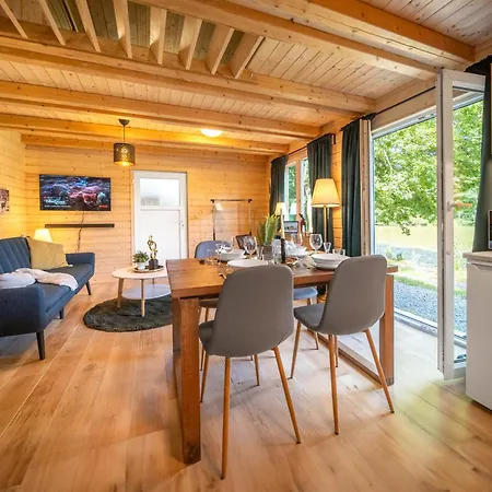 Сasa de vacaciones Magic Tiny House By A Private